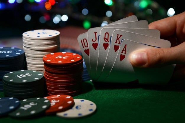 Slot game interface showing reels and payout table